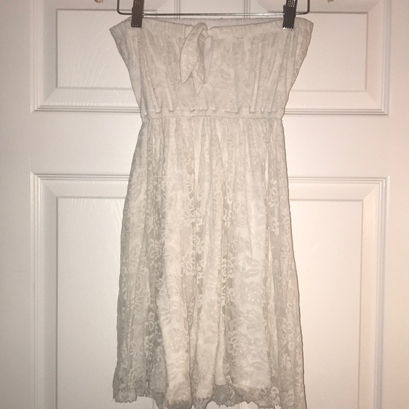 Hollister Strapless Lace Dress - Picture 2 of 4